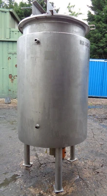700 L S/S Jacketed Enclosed Mixer Tank