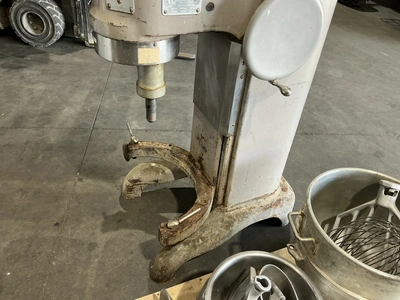 USED HOBART H-600 60QT. COMMERCIAL STAND MIXER