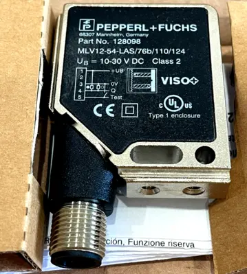 NEW PEPPERL+FUCHS 128098 REFLECTIVE SENSOR MLV12-54-LAS/76B/110/124