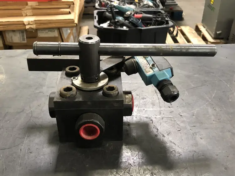 Used DMIC BV3H-0750NC-1113 Valves/Fittings British Columbia CA | Lenmark #256119