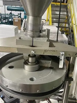 General Form, Fill and Seal Machine with Volumetric Cup Filler