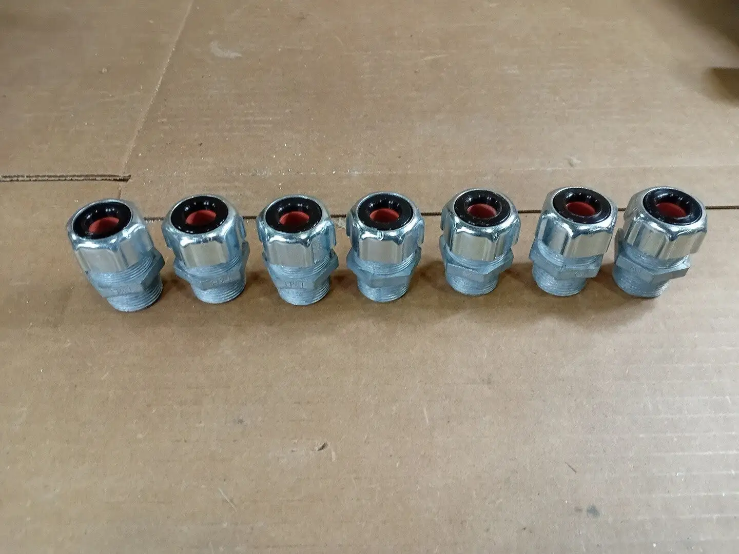 NEW THOMAS & BETTS 2532