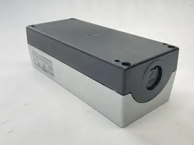 USED SIEMENS 4-BUTTON ENCLOSURE