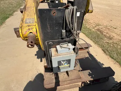 1,250 LB STINGER MODEL #P-1250 PIPE WELDING POSITIONER WITH 30" GRIPPER CHUCK : YOBRO #25215