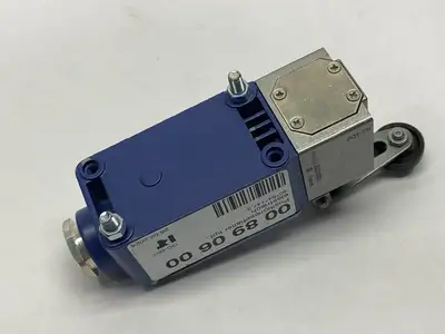 XC2JC | Telemecanique  Roller Lever Limit Switch 3A 240V - New Other