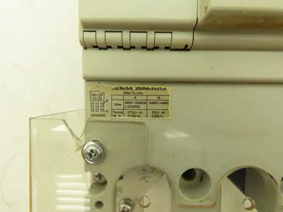 Fuji BW400EAGU 3 Pole Circuit Breaker 300 Amp 690V 250VDC Thru-Door Disconnect