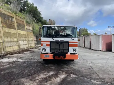 USED 2006 AUTOCAR XPEDITOR