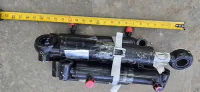 Future QTY 5 Hydraulic Cylinders