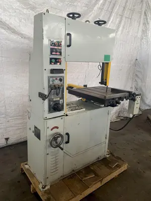 KBC MACHINERY BAV-700PF VERTICAL BANDSAW W/ POWERFEED. STOCK #0679824