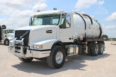 Used 2019 VOLVO VHD64B200 Vacuum Truck Texas US | Roll Off Truck World #1491991