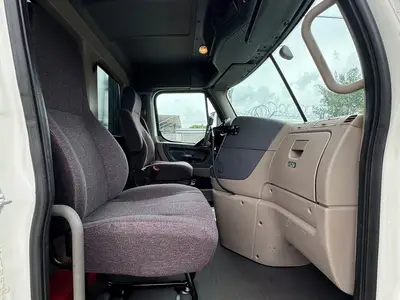 Used 2018 FREIGHTLINER CASCADIA Conventional trucks Florida US | Truck and Van Outlet #1509230