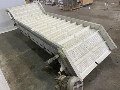 VWM Z-Style Flighted Conveyor