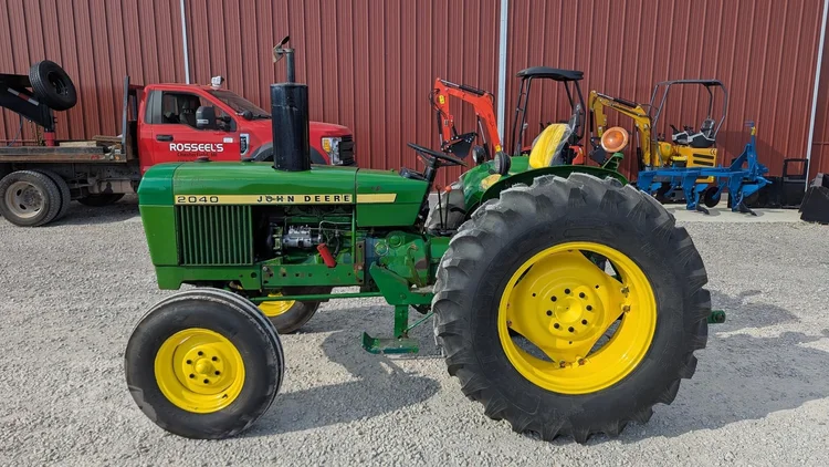 Used 1976 JOHN DEERE 2040 Agricultural Tractors | Rosseel's Equipment Inc #720617