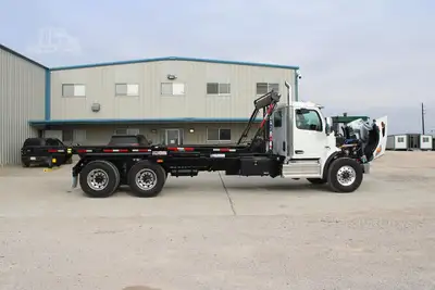 New | in-Stock 2027 PETERBILT 548 Rolloff Trucks Texas US | Roll Off Truck World #1492000