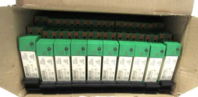 BOX OF 10 NEW PHOENIX CONTACT PLC-RPT-120UC/21-21 RELAY MODULES 29 00 33 5