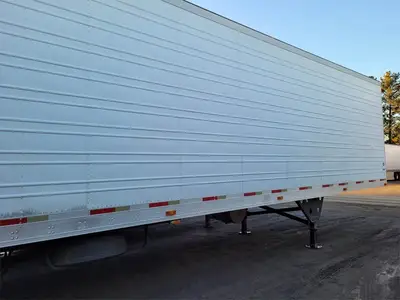 USED 2005 UTILITY 50 FOOT