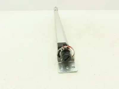 Banner WLS28-2CWGRXX3-0570X24Q Task Light Strip Multicolor White Green Red 24VDC
