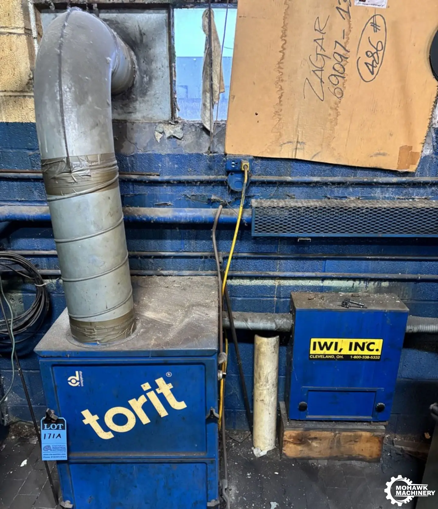 3/4 HP DONALDSON TORIT "CAB 60" DUST COLLECTOR CABINET - SHAKER PEDAL - SINGLE PHASE ELECTRICS