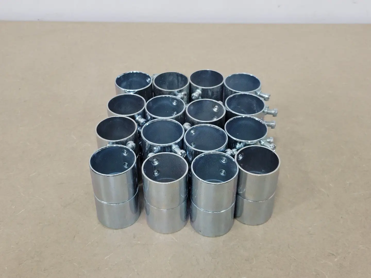 1-1/4" in Double Set Screw EMT Coupling (Bag of 16)