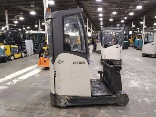 Used 2017 CROWN SR5000-20 Reach Trucks | Russell Equipment #724500