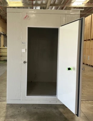171-0065 6’ x 6’ Walk In Cooler Box with Floor