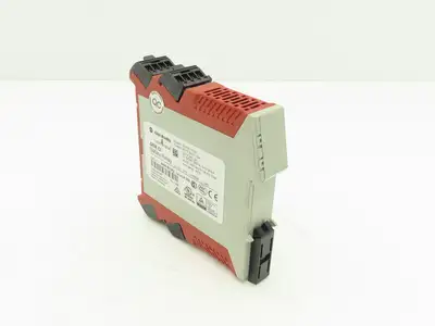 Allen Bradley 440R-S13R2 Guardmaster Multi-Function Safety Module Ser A 200