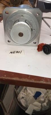 NEW Yaskawa Electric / Minertia Motor R08M-UV41