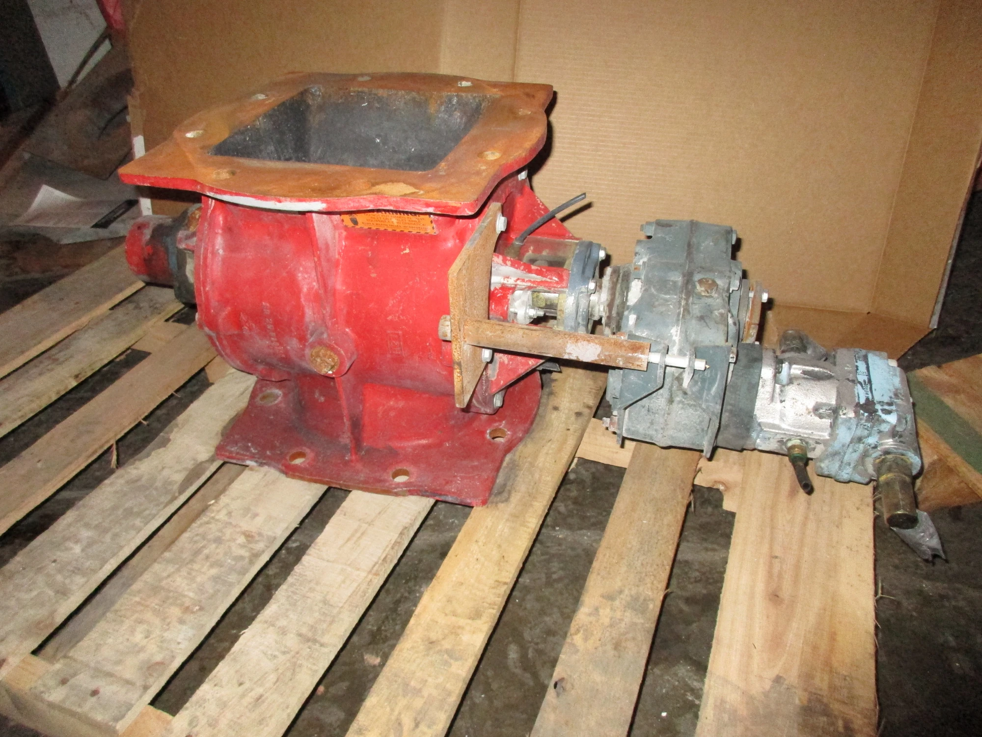 Bush & Wilton Valves Inc, Rotary Airlock, 9.5" x 9.75" inlet, flanged.