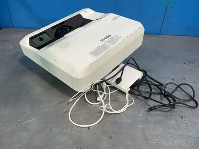Used EPSON BRIGHTLINK PRO 1450UI Commercial Audio/Visual Equipment Ohio US | HGR 24 #1415129