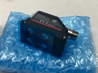 USED KEYENCE COMPACT SENSOR HEAD STANDARD MODEL MONOCHROME AF TYPE