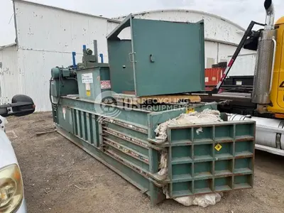 USED INTERNATIONAL BALER 1295 CLOSED DOOR HORIZONTAL