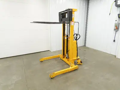 Used ULINE _UNKNOWN_ Pallet Lifters Indiana US | Arrow Industrial #1366960