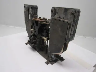 GE General Electric 5D01JJA002 DS303A DC Contactor 600V 300A 230/250VDC Coil