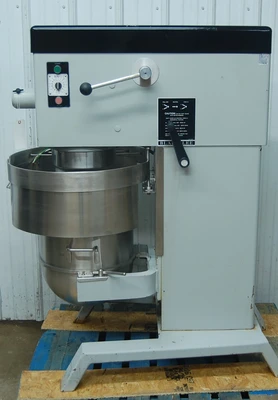 142-0812 Blakeslee 40 Qt Mixer w/ Stainless Bowl Guard, Dough Hook, Flat Beater