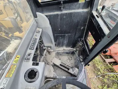 USED CATERPILLAR TH560B