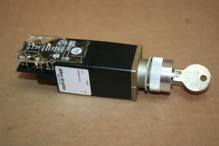 Used ALLEN BRADLEY 800MR-H33B Relays & Switches Michigan US | Ideal Machinery #692257