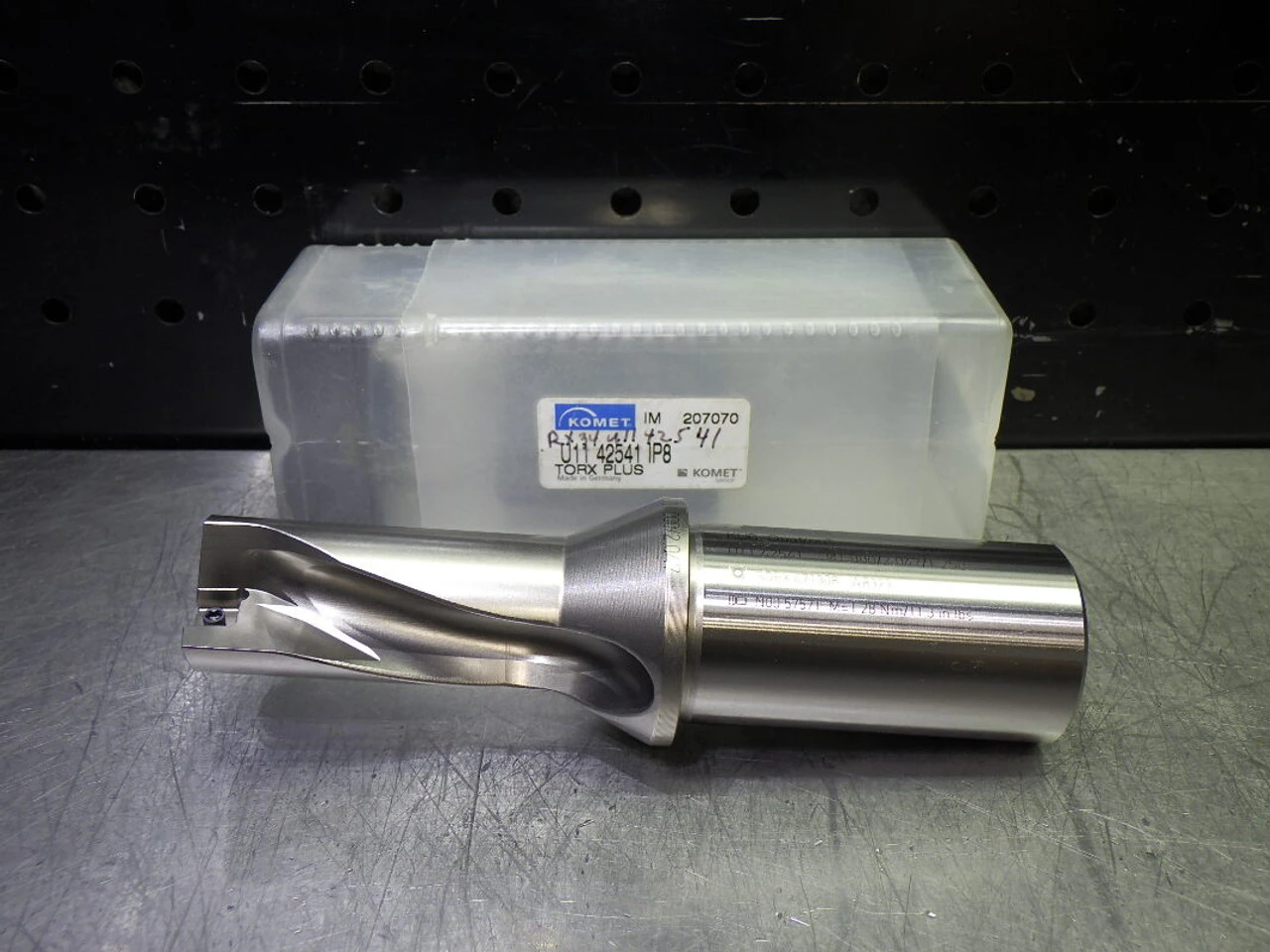 Komet 1" Coolant Thru Drill 1.25" Shank U11 42541 IP8 (LOC2710A)