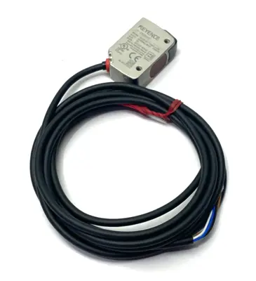 USED KEYENCE RECTANGULAR SELF CONTAINED CMOS LASER SENSOR 250MM