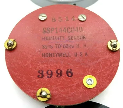 NEW LOT OF 2 HONEYWELL SSP144C020 HUMIDITY SENSOR AA25-B-04