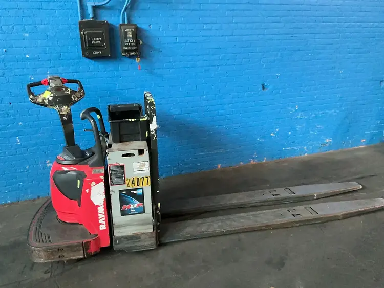 Used RAYMOND 8410 Pallet Jacks Ohio US | HGR 24 #1404934