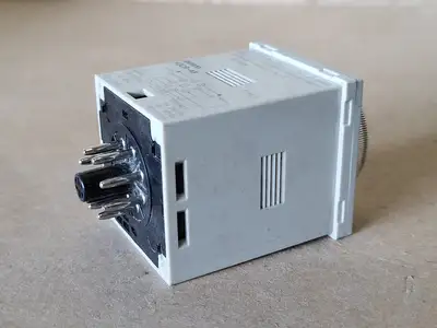 USED OMRON H3CR-A8