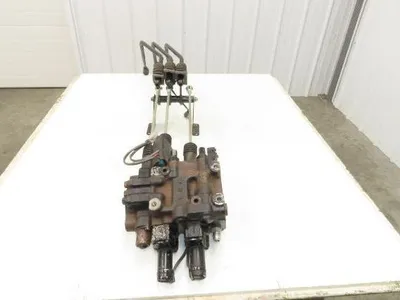 Toyota 7FBH25 Electric Forklift Hydraulic Control Lever Leveling System Assembly