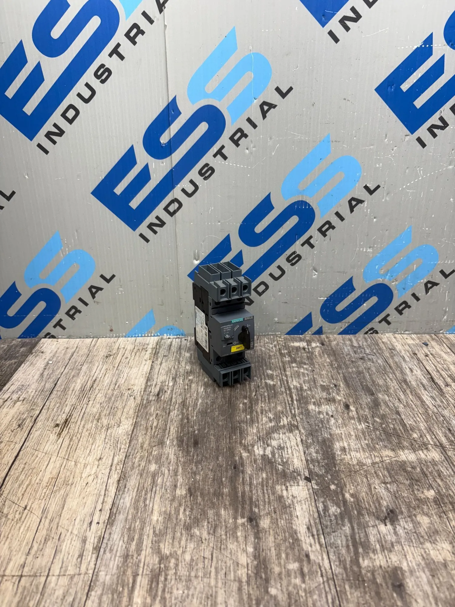 Used SIEMENS 3RV2711-1DD10 Misc Electrical & Power Parts South Carolina US | ESS Industrial Equipment Sales #1309621
