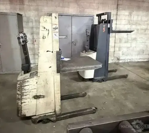 Used CROWN 15M Electric Lifters Illinois US | Perfection Global, LLC. #1181331