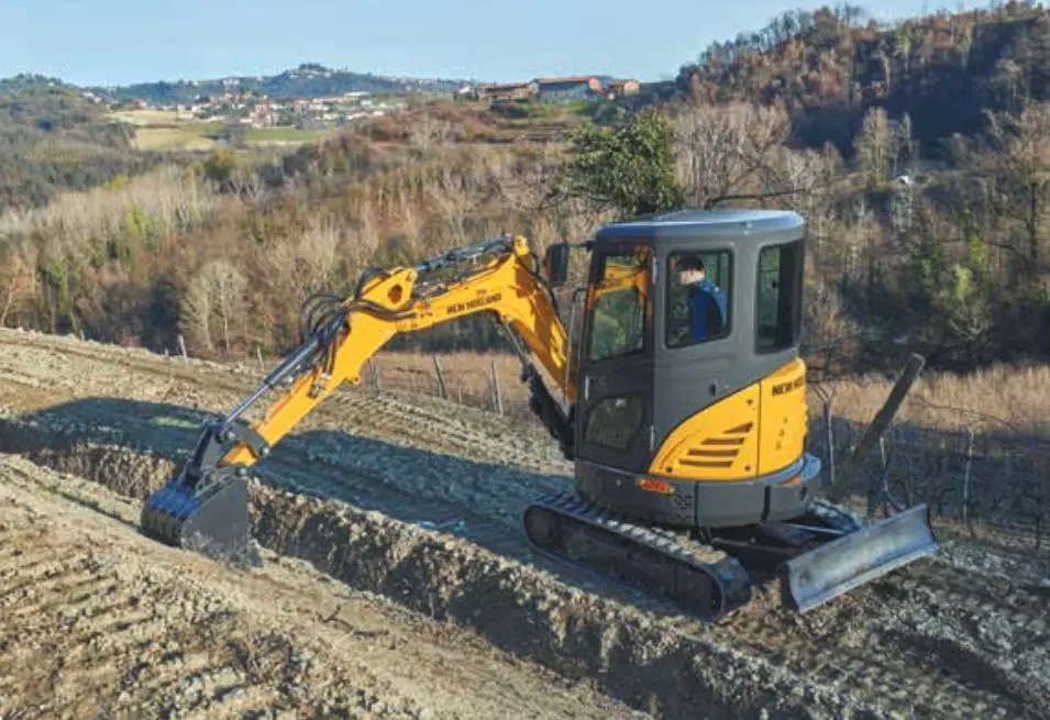 USED 2018 New Holland E33C