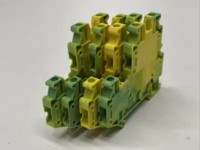 UTTB 4-PE,3044759 | Phoenix Contact UTTB 4-PE Ground Terminal Block Green/Yellow 3044759 LOT OF 4 - Used