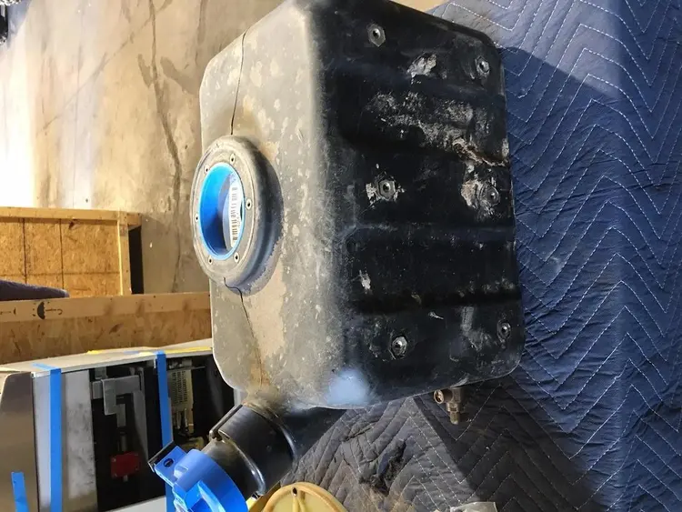 Used CATERPILLAR DEF TANK 389-2650 Plastic and Fiberglass Tanks California US | Van Aliso Enterprises Inc #716343