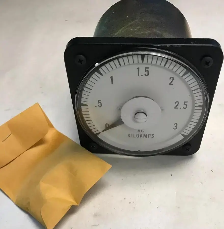 New | in-Stock EIL 103131LSUA Universal Pressure Meters Ohio US | Surplus Asset Holdings #1235099