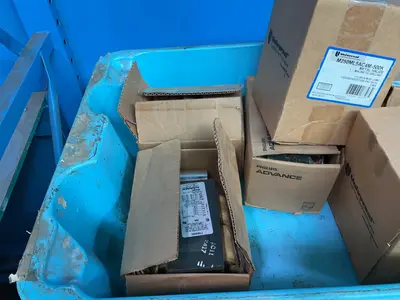 Used UNIVERSAL TECHNOLOGIES, OSRAM, PHILLIP ADVANCE _UNKNOWN_ Light Source Equipment Ohio US | HGR 24 #1291864