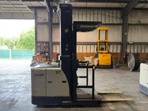 Used 2019 CROWN SP3520-30 Order Pickers Pennsylvania US | National Lift Equipment #1382604